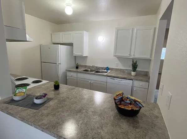 Yarrow Apartments