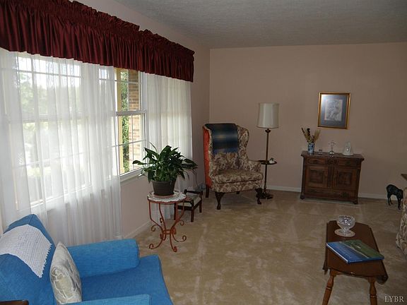 3rd image of 127 Mockingbird Cir