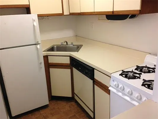 Rented by Addison Property Group | media 61