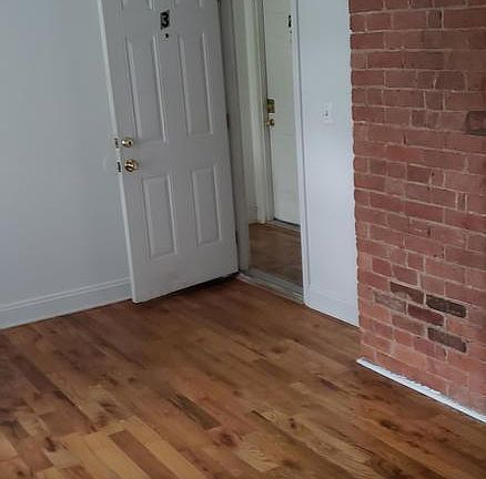 5th image of 20 N Summit St APT 3