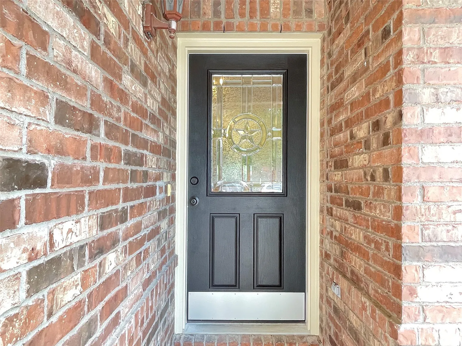 3 bed, 2.5 bath, 2064 sqft, $2,900 — Photo 2