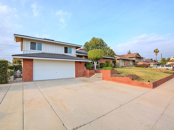 3rd image of 1543 E Adams Park Dr