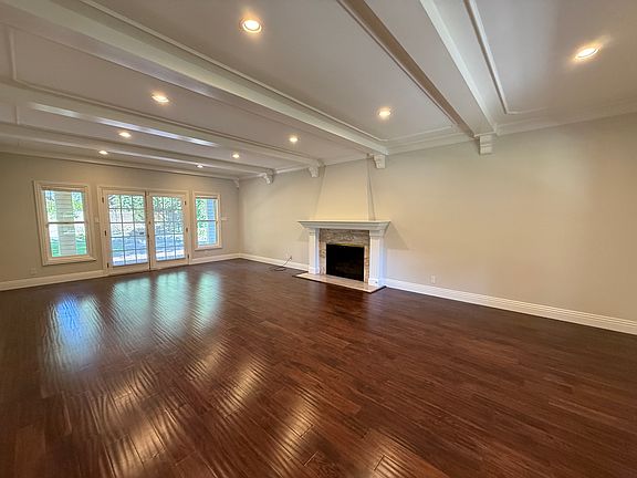 5th image of 470 Hale St