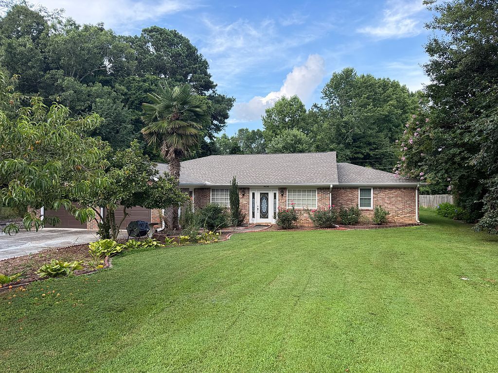 1438 Golfview Dr NE - Property Image