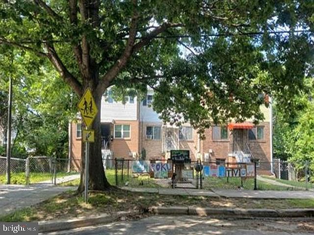 1st image of 5814 Clay St NE