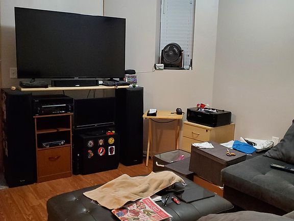 2nd image of 3845 N Kenmore Ave #G2