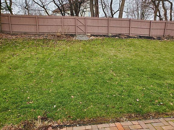 5th image of 2460 Sheffield Dr