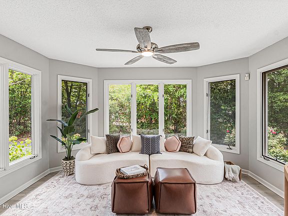 3rd image of 720 Diamondhead Drive S