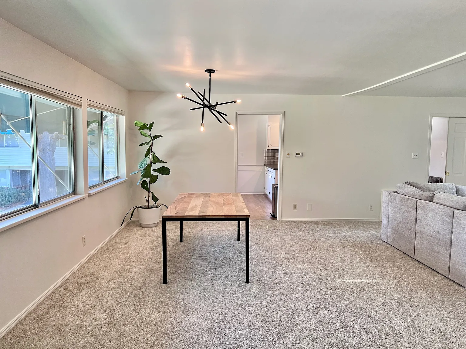 2205 S Holly St — Photo 2