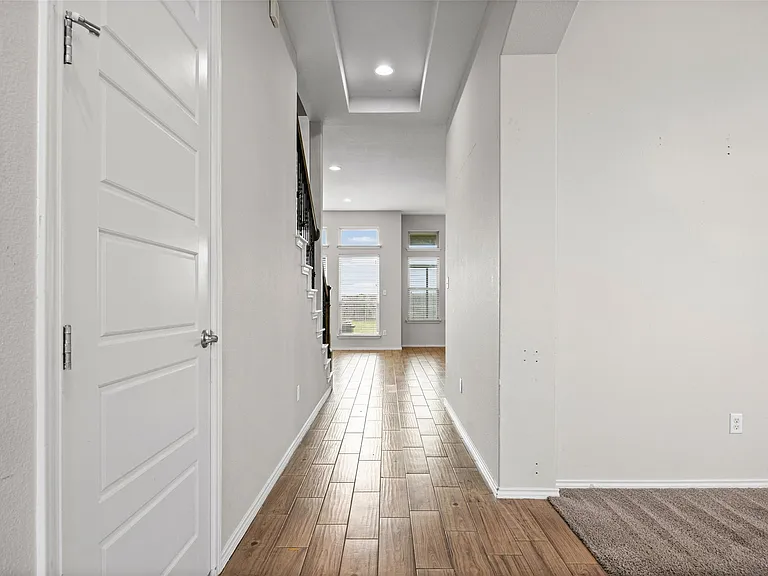 17401 Silent Harbor Loop — Photo 4