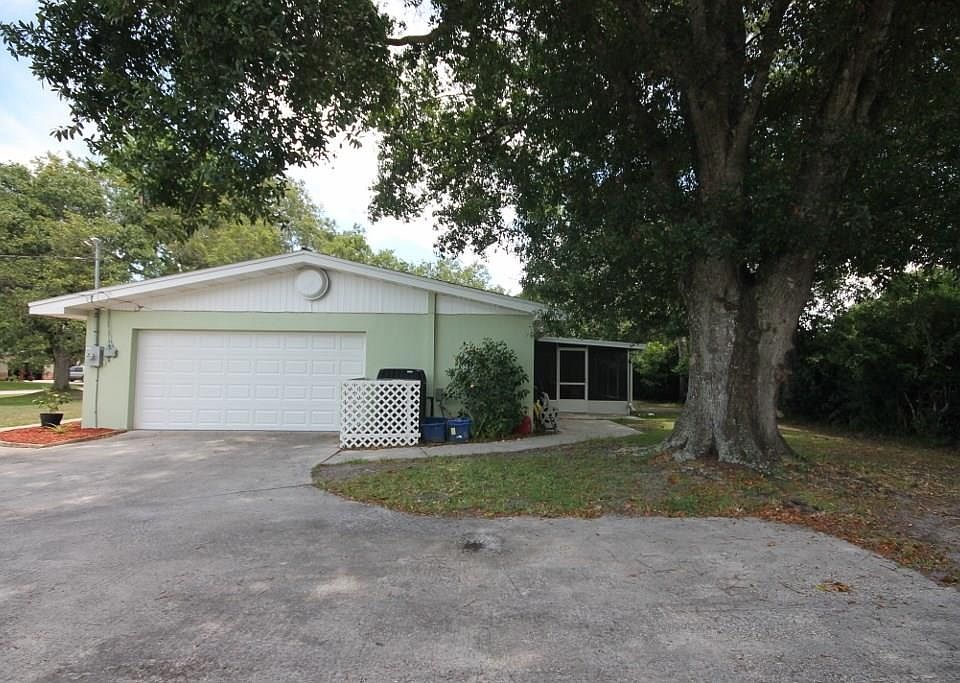 2nd image of 2225 10th Ln