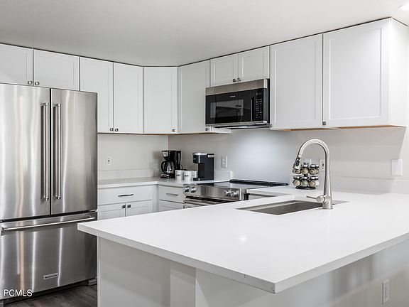 3rd image of 751 Main St #206