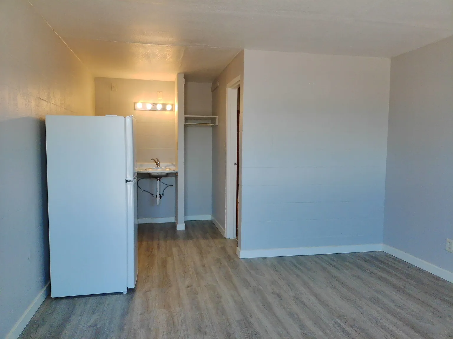 1 bed, 300 sqft, $675 — Photo 3