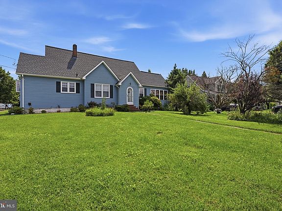 2nd image of 3423 Edwards Ln