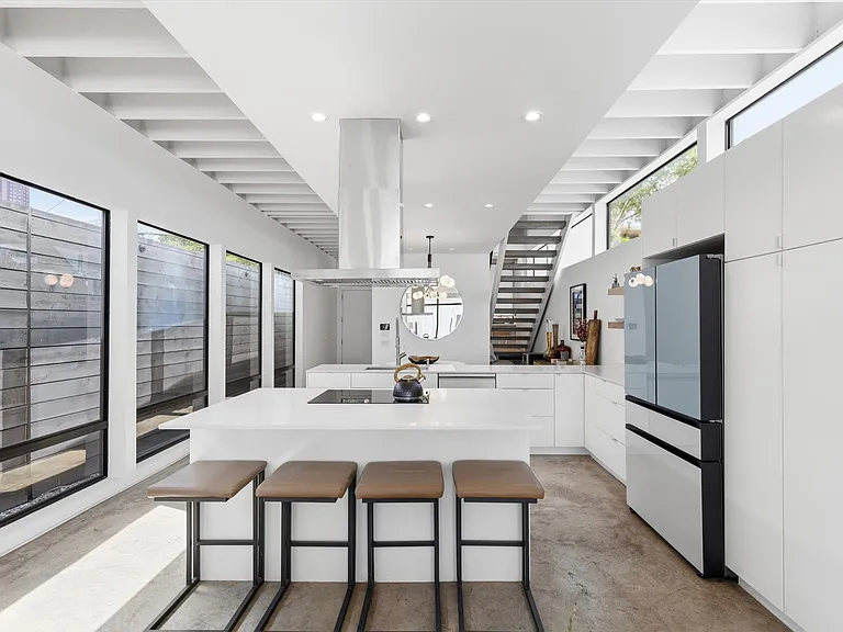 4322 Deere St — Photo 2