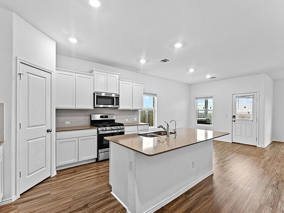 4th image of 129 Escondido Cir #A