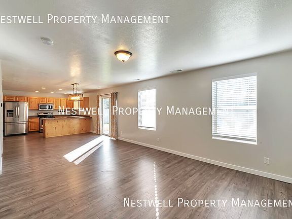 5th image of 808 E 2100th St S