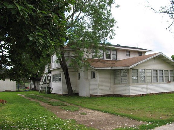 2nd image of 821 N Reagan St