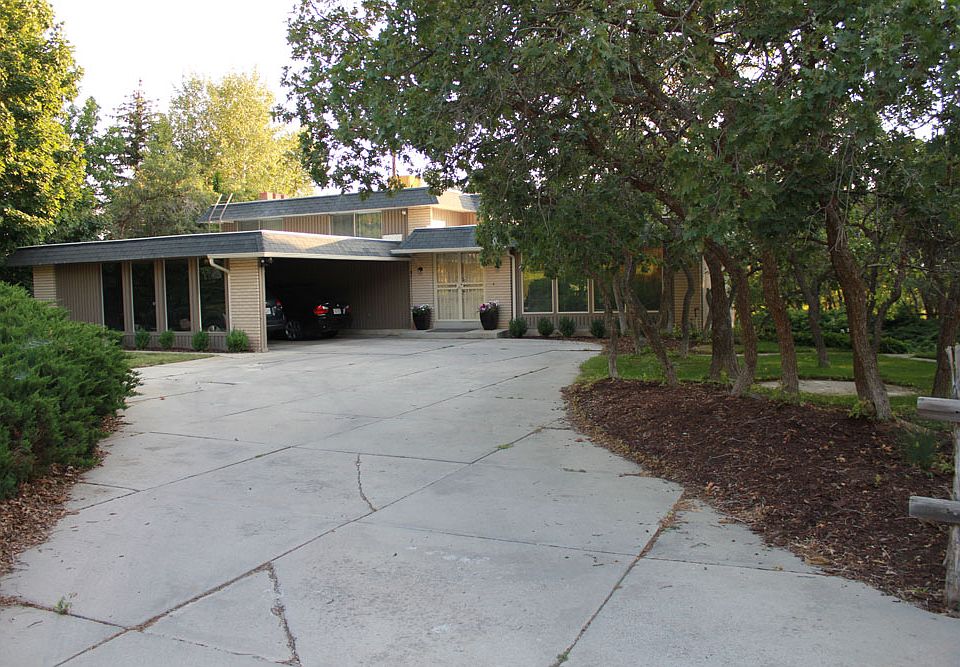 1st image of 1000 E Oakhill Dr