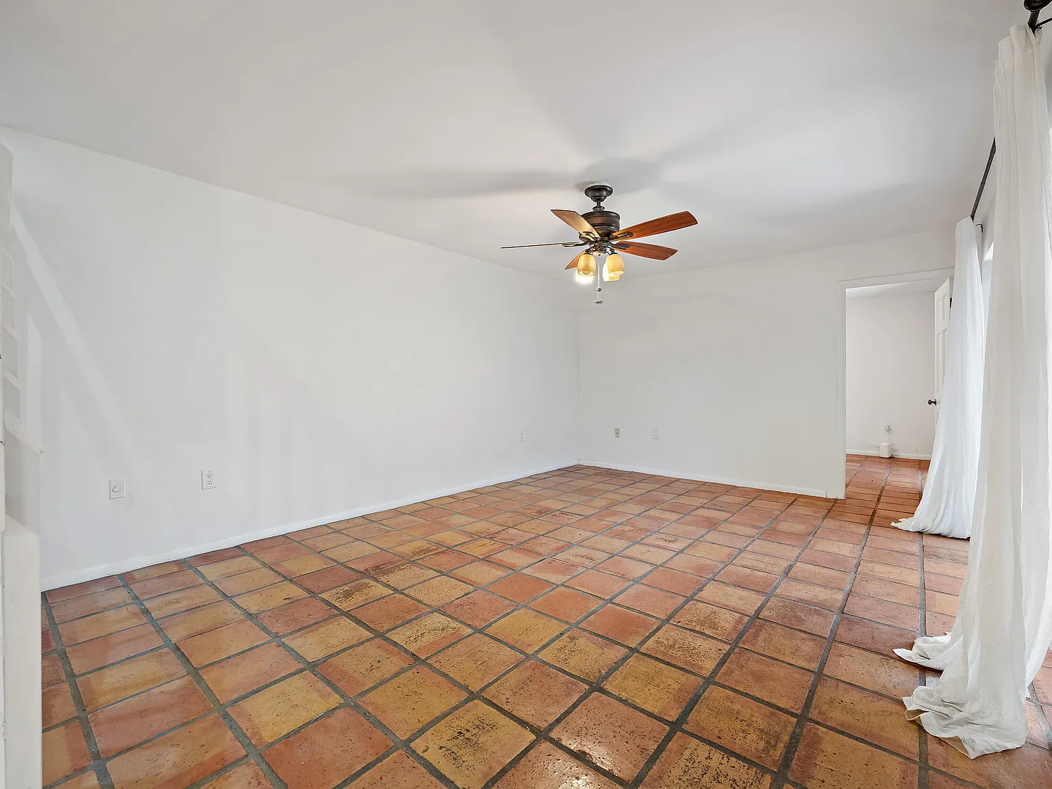 2 bed, 2.5 bath, 1488 sqft, $2,600 — Photo 4