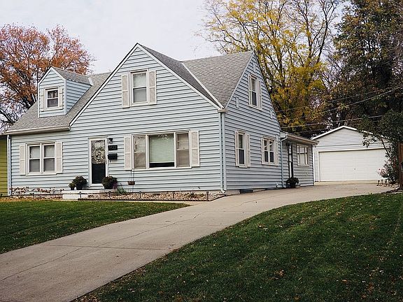 2nd image of 7430 Grover St
