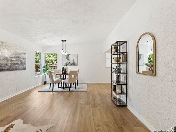 3rd image of 107 Teakwood Ln