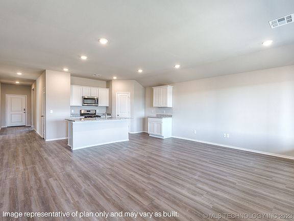 4th image of 7403 E Oakridge St