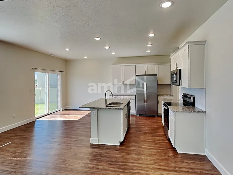 1339 E White St — Photo 4