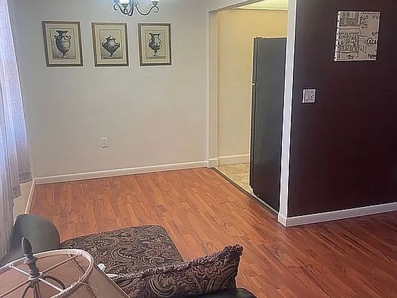 5th image of 208 NE Monroe Cir N