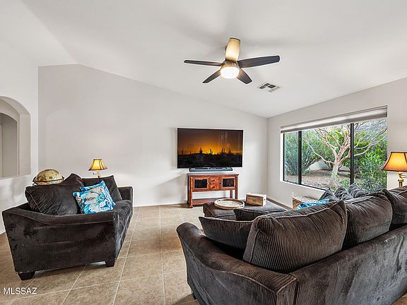 3rd image of 63798 E Squash Blossom Ln