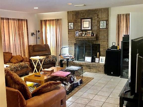 3rd image of 16422 Salinas Ln