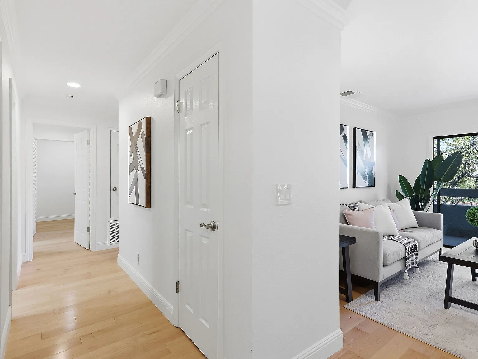 2 bed, 1213 sqft, $5,300 — Photo 3