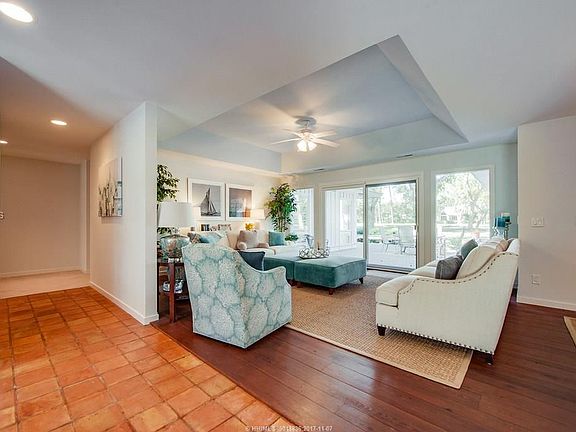 4th image of 6 Turnberry Ln