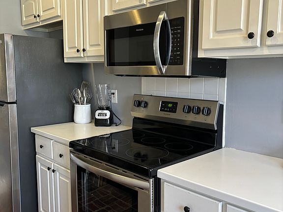 5th image of 968 Saint Charles Ave NE APT 211