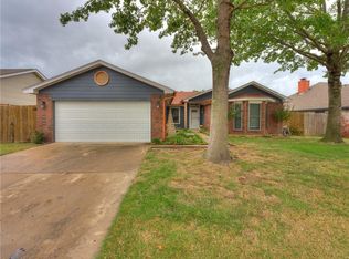 3704 Teresa Dr, Moore, OK 73160