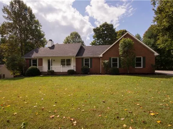 1010 Keyway Dr, Pleasant View, TN 37146