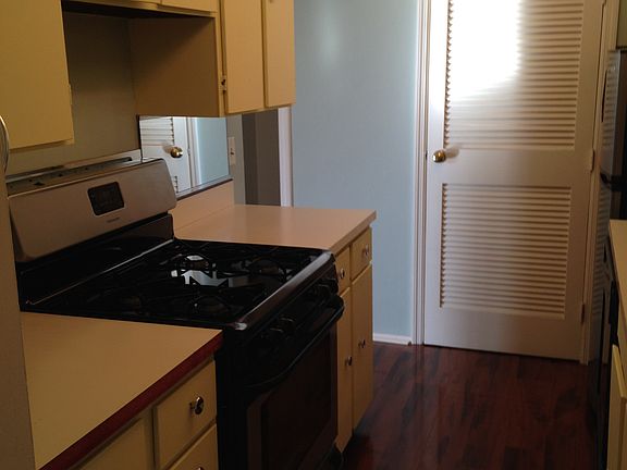 4th image of 2437 Abbington Dr SE