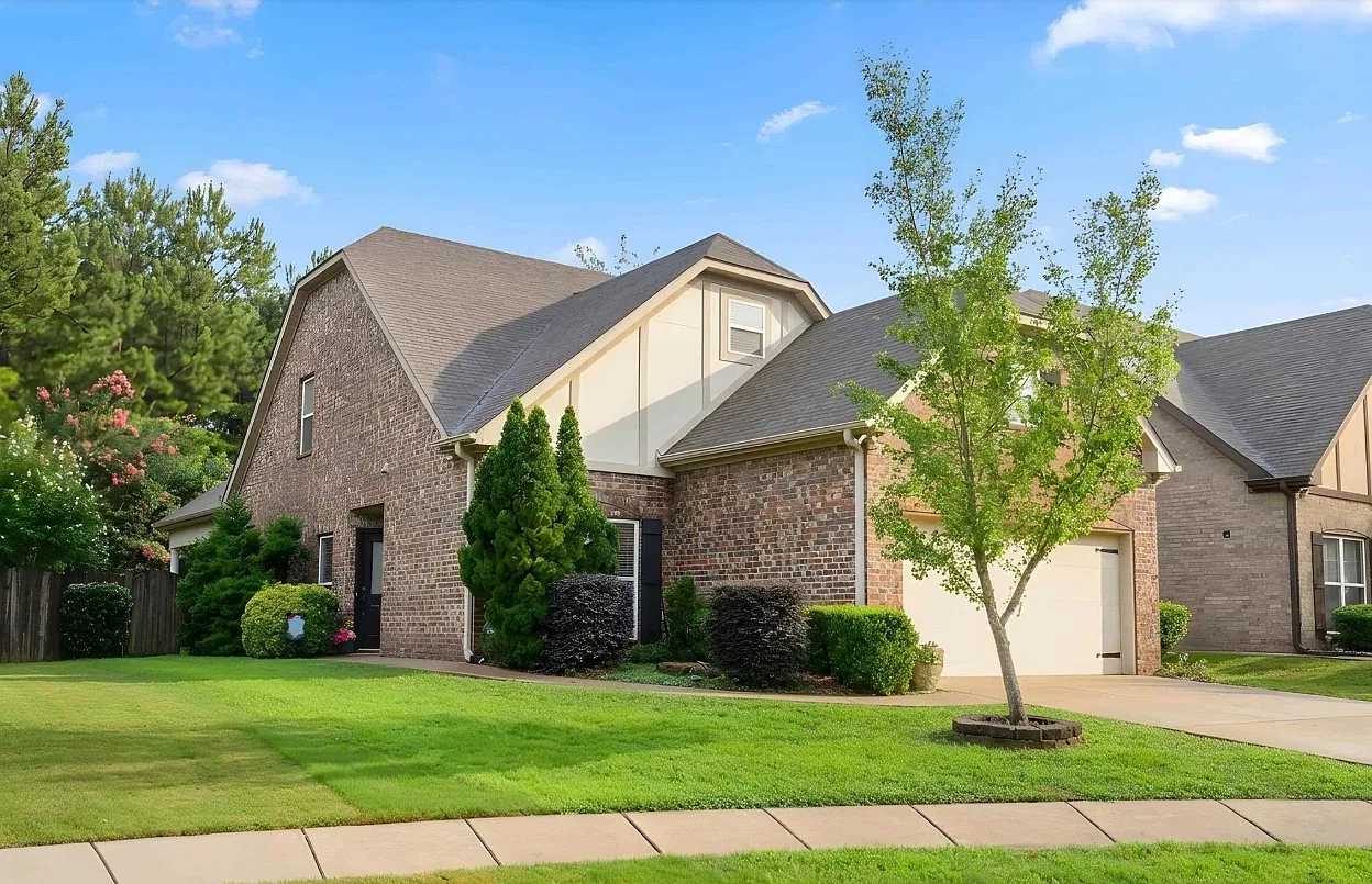 4 bed, 2.5 bath, 2210 sqft, $2,150 — Photo 2
