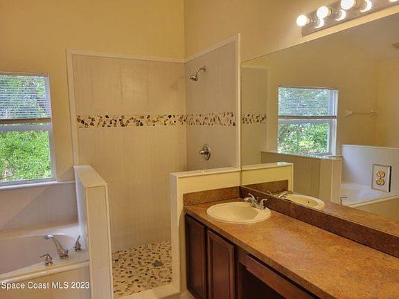 3rd image of 950 Nixon Cir NE