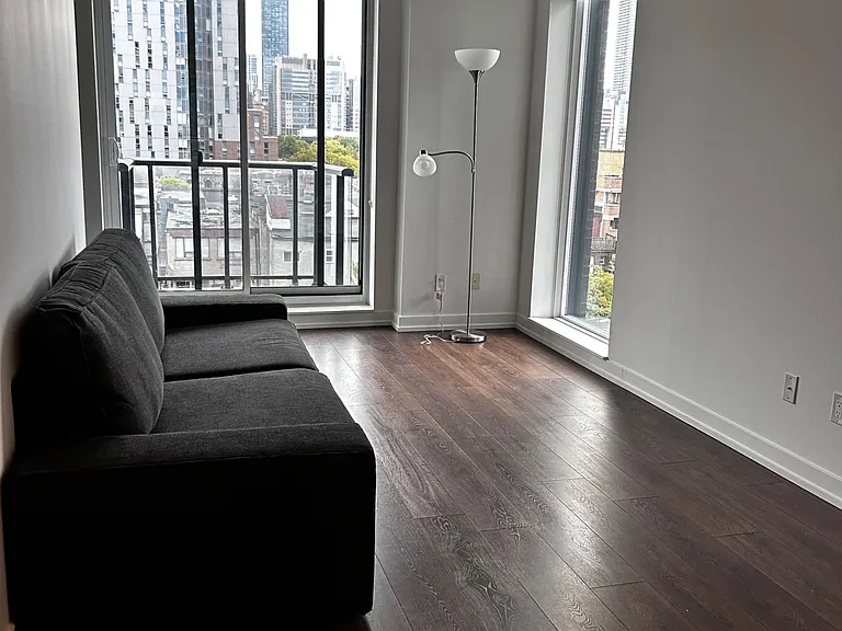297 College St #607 — Photo 20