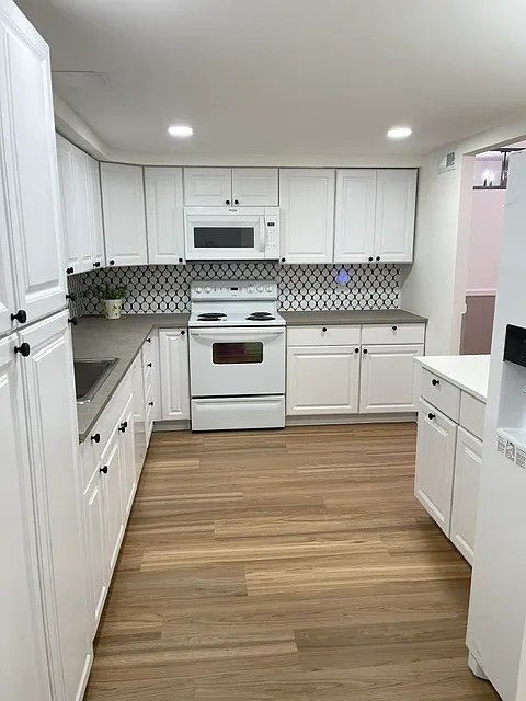 3 bed, 1.5 bath, 1268 sqft, $2,250 — Photo 3