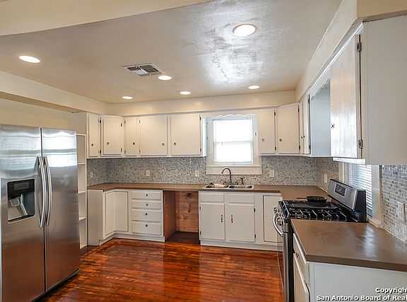 5th image of 925 Myrta St