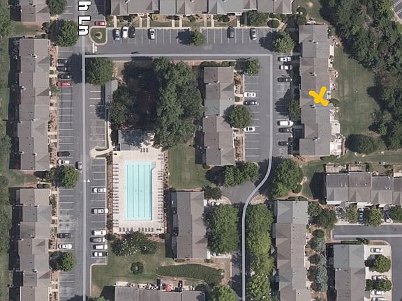 Big yard space pool close