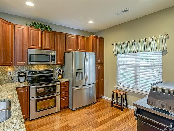 4th image of 14242 Tamarack Dr #14242
