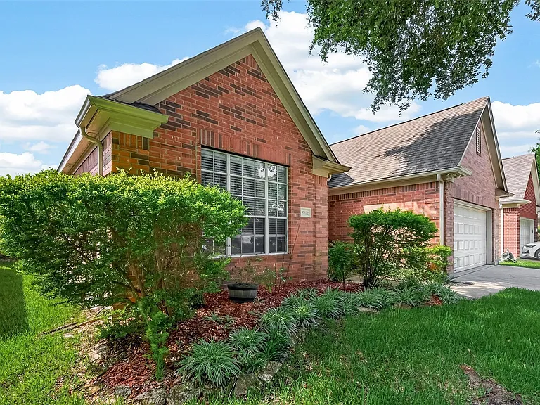 20822 Figurine Ct — Photo 29