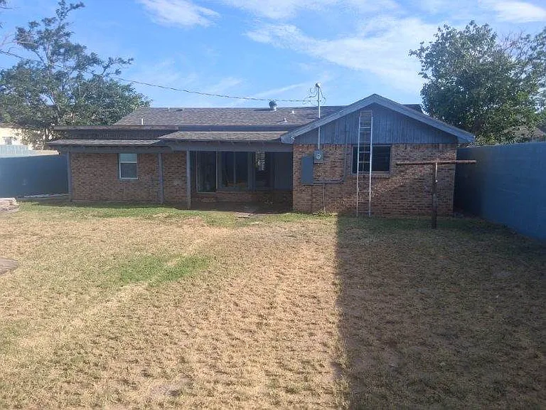 1402 Wood St — Photo 21