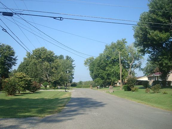4th image of 553 Lincoln Dr