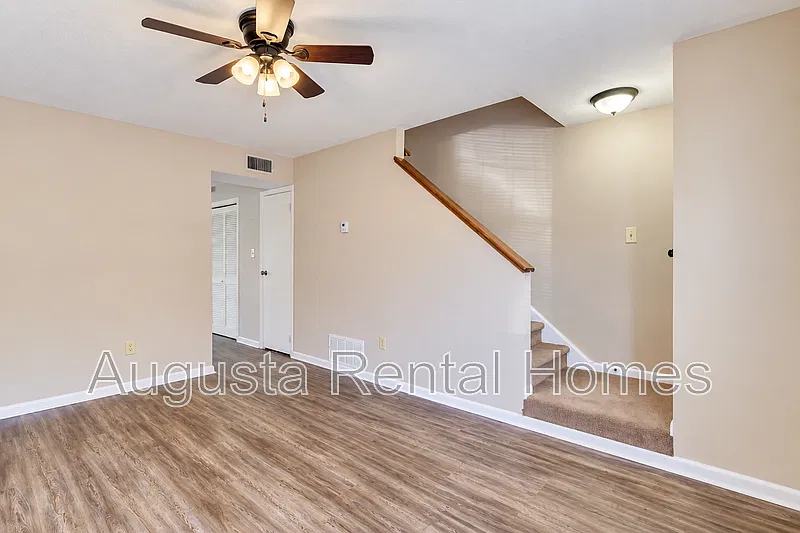 2 bed, 1.5 bath, 960 sqft, $950 — Photo 1