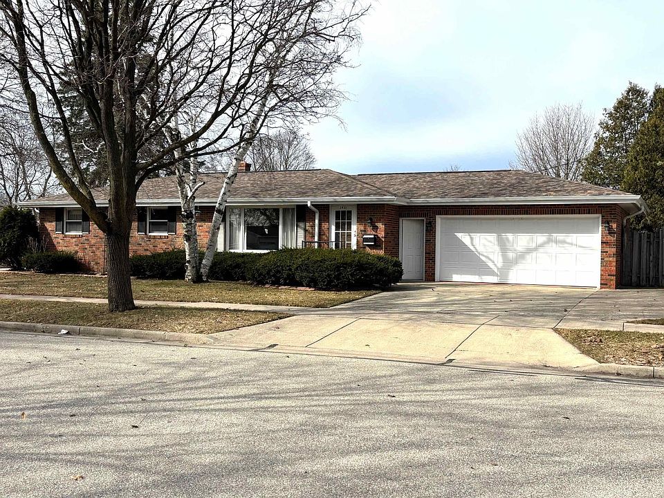 1st image of 1931 N Summit St