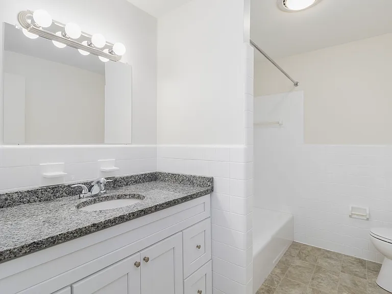 Parkway Apartments — Photo 51